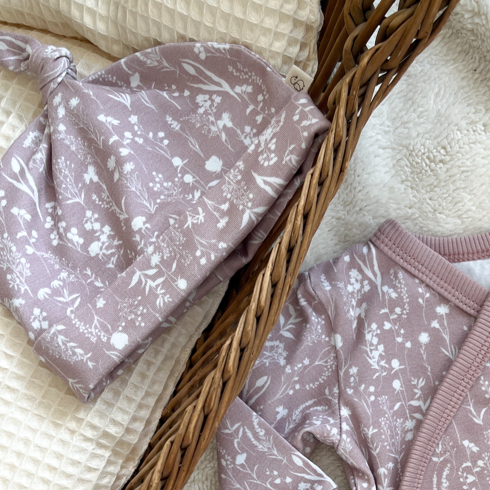 Bonnet bébé fille à nœud – Jersey motif Fleurs Roses