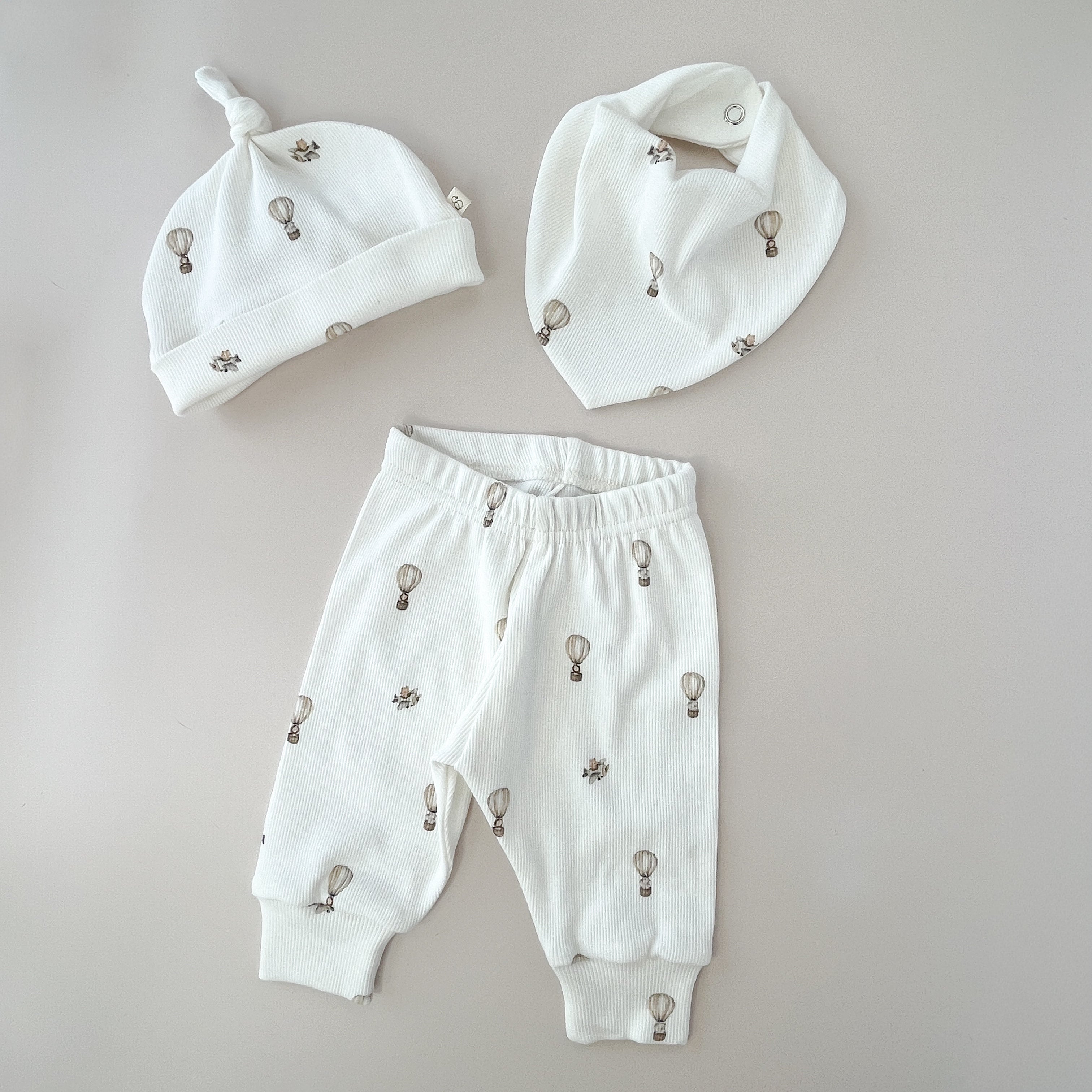 Bavoir bandana bébé – Imprimé Montgolfière & Avions