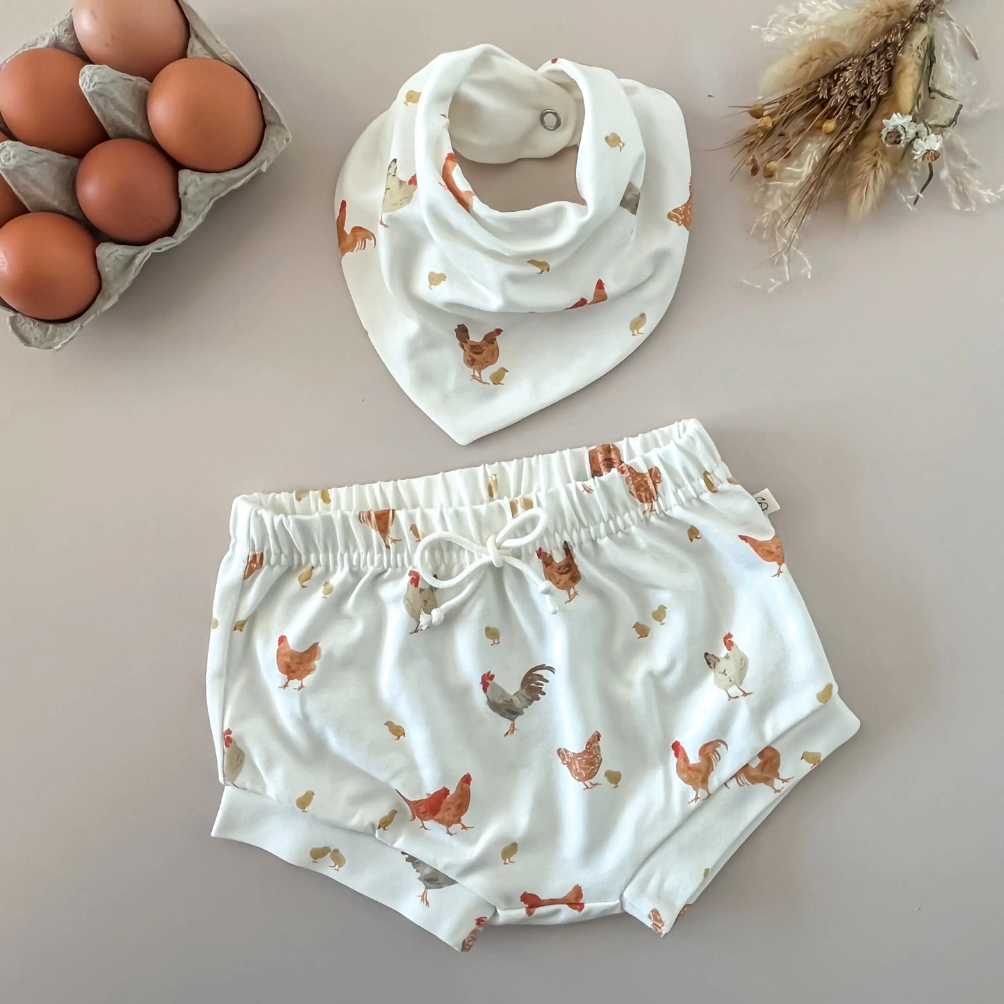 Bavoir bandana pour bébé – motif petites poules   Maison Piou Piou