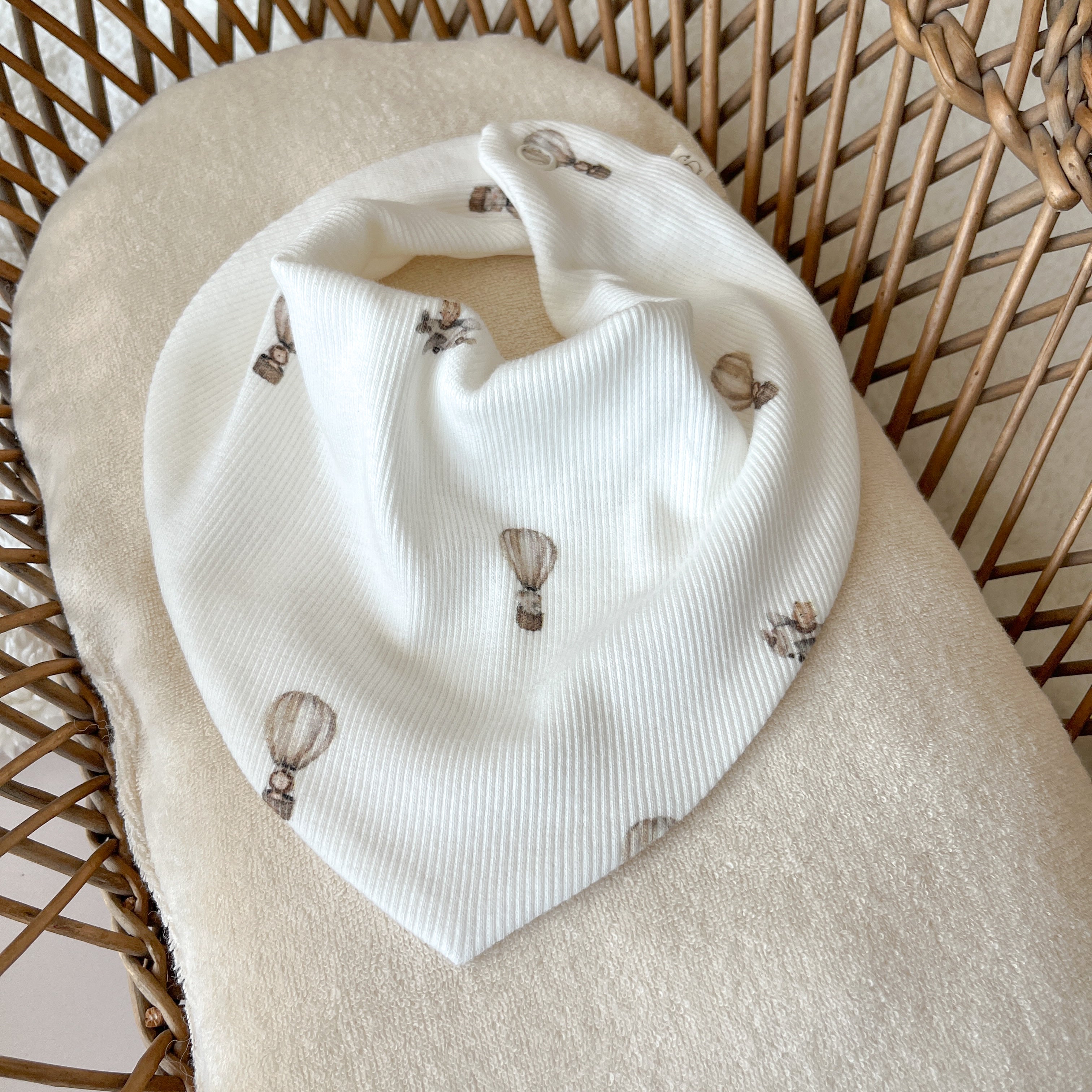 Bavoir bandana bébé – Imprimé Montgolfière & Avions