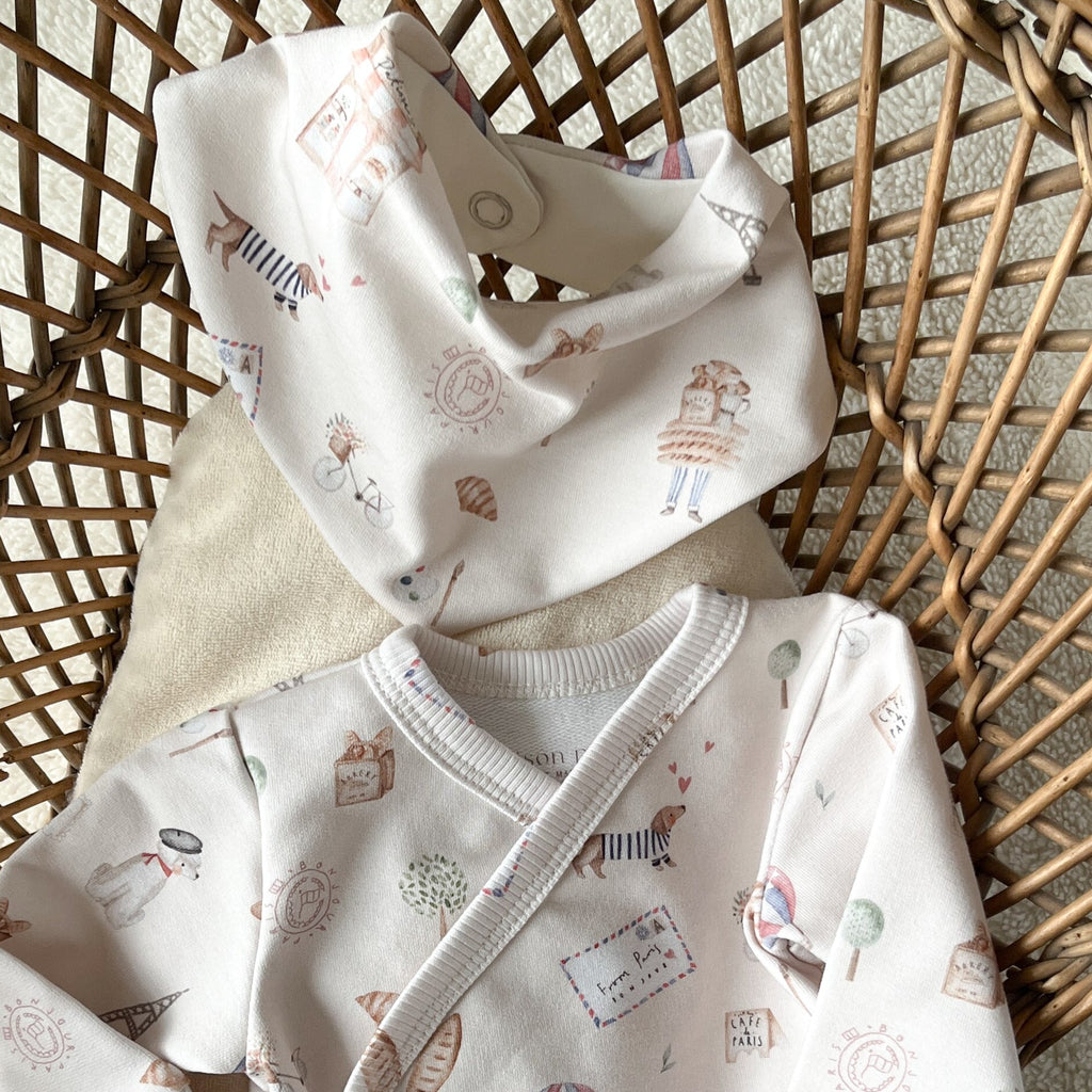 Coffret de naissance Bonjour Paris – bavoir bandana et pyjama faits main en France