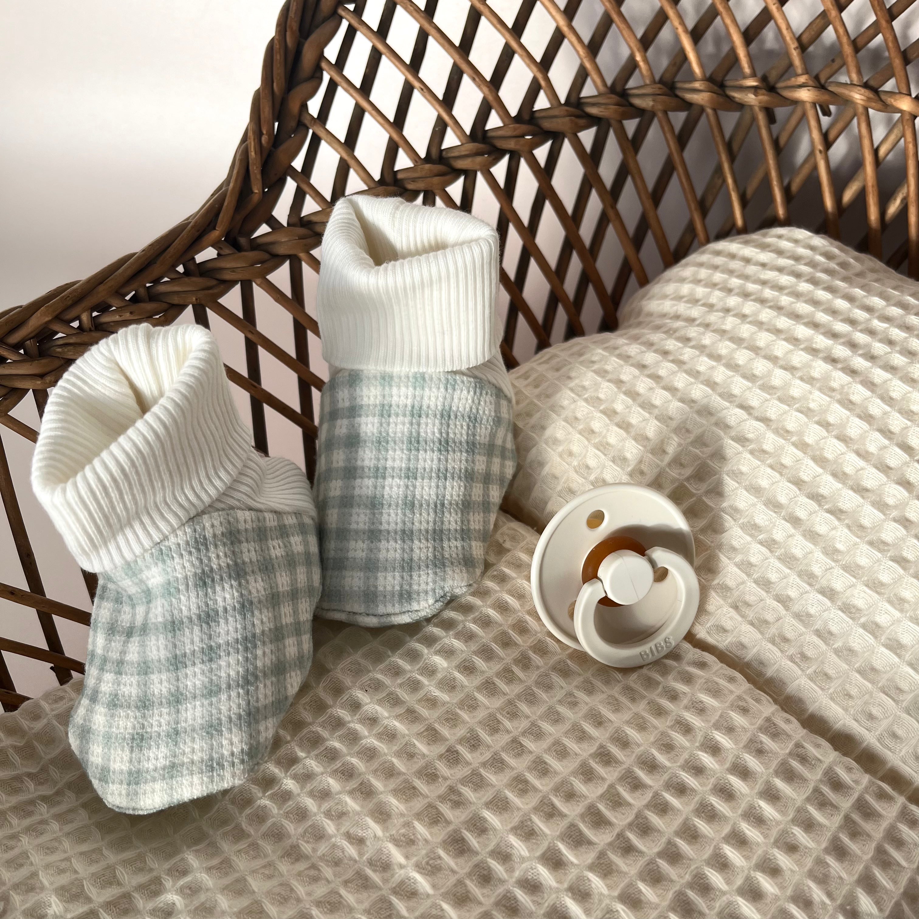 Chaussons en tissu pour bébé  12-18M / Vichy Maison Piou Piou