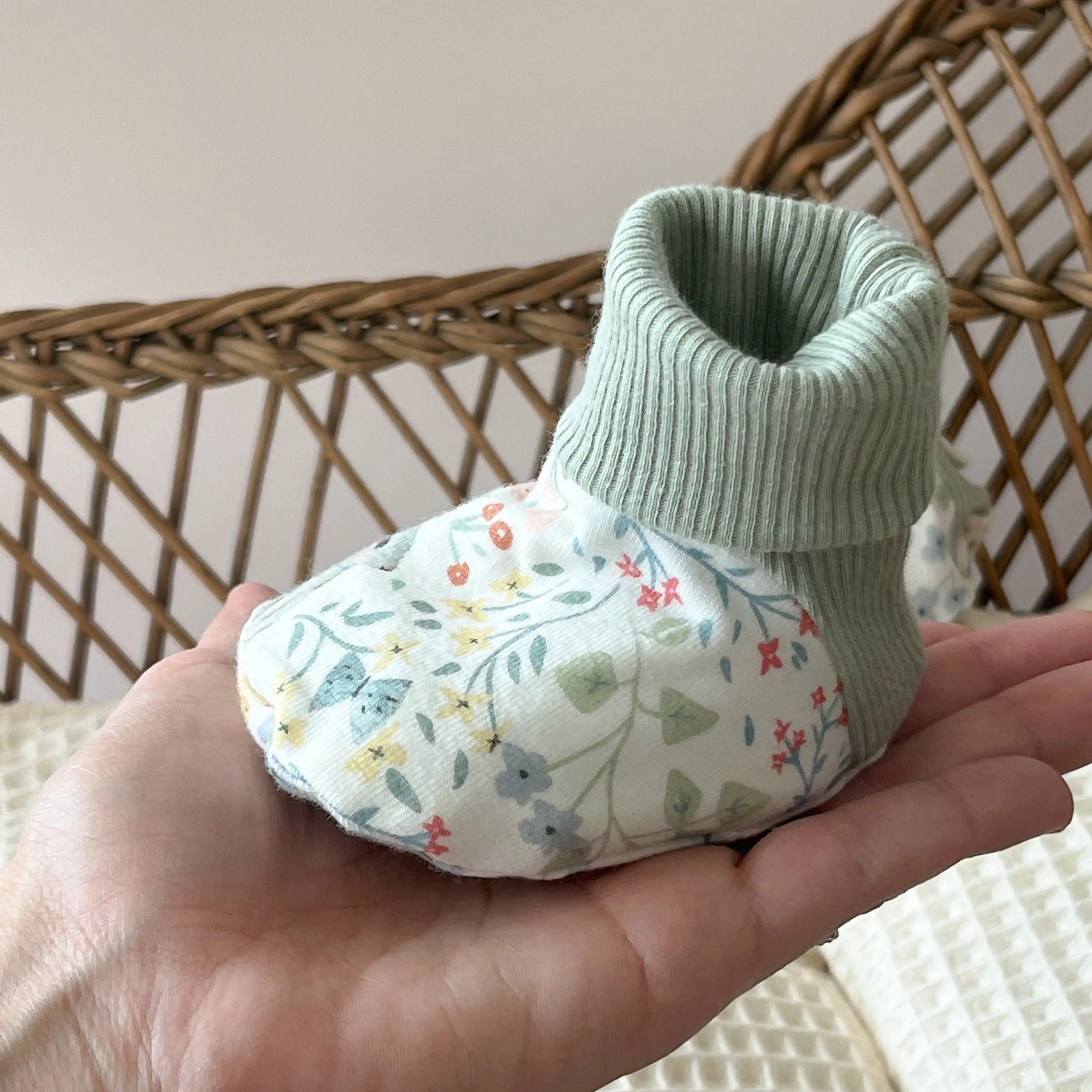 Chaussons en tissu pour bébé  12-18M / Jardin de Lapins Maison Piou Piou