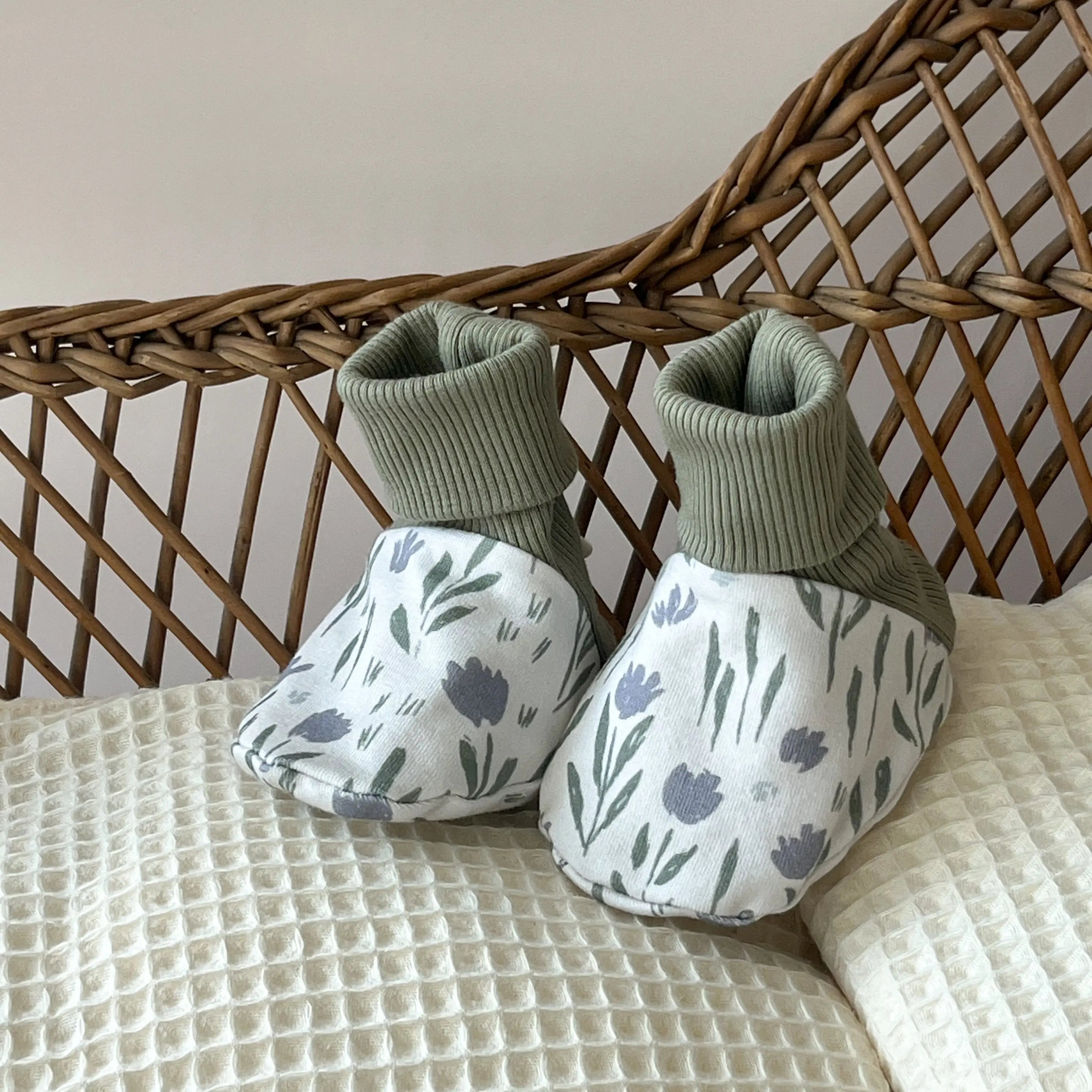Chaussons en tissu pour bébé  12-18M / Fleuri Maison Piou Piou