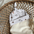 Bonnet bébé en jersey mixte avec des petites etoiles champignons et lunes fait main en france avec tissu oeko tex