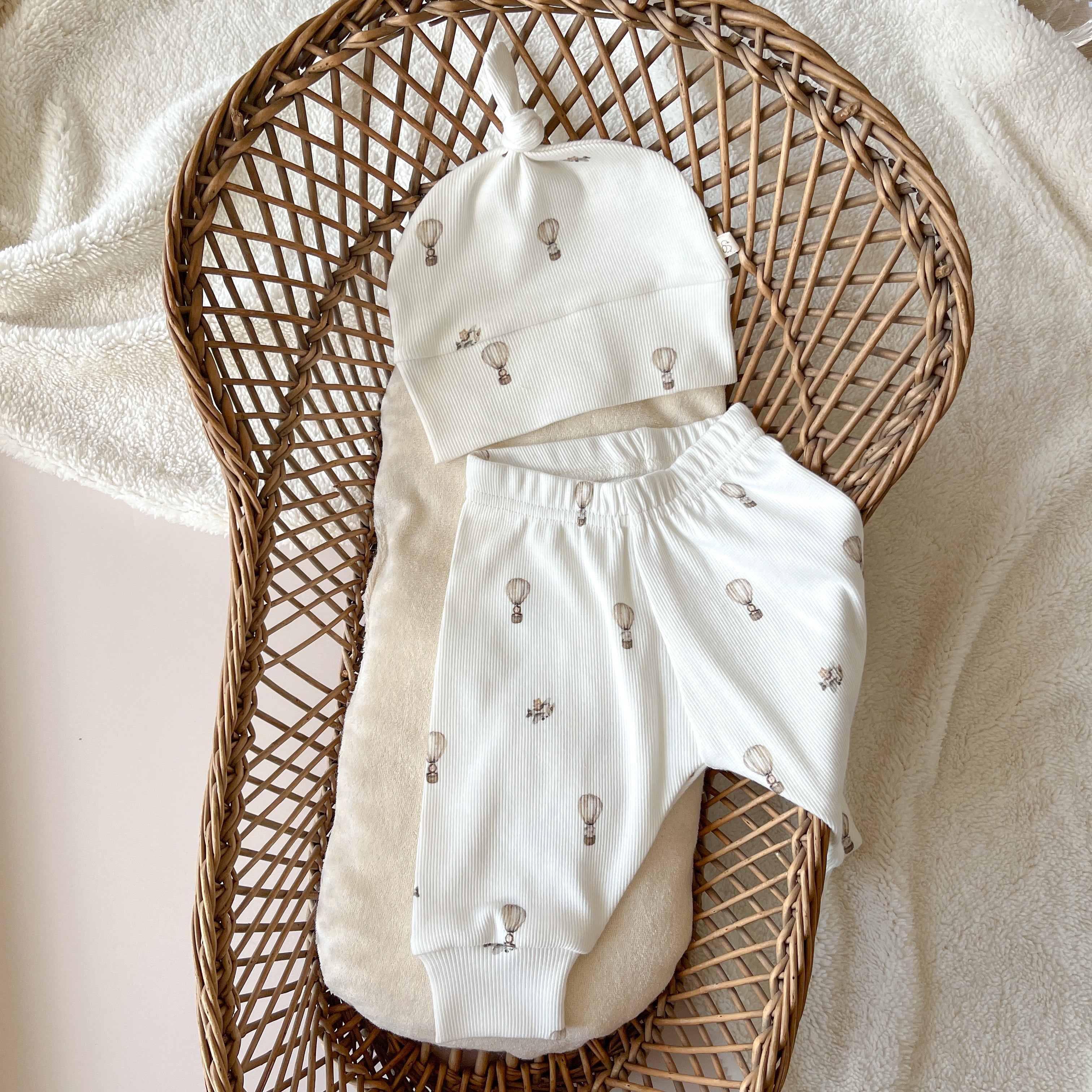 Coffret de naissance bébé – Motif Montgolfières & avions