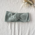 Bandeau bébé fille pointelle 100% coton vert sauge posé à plat – certifié Oeko-Tex fait main France