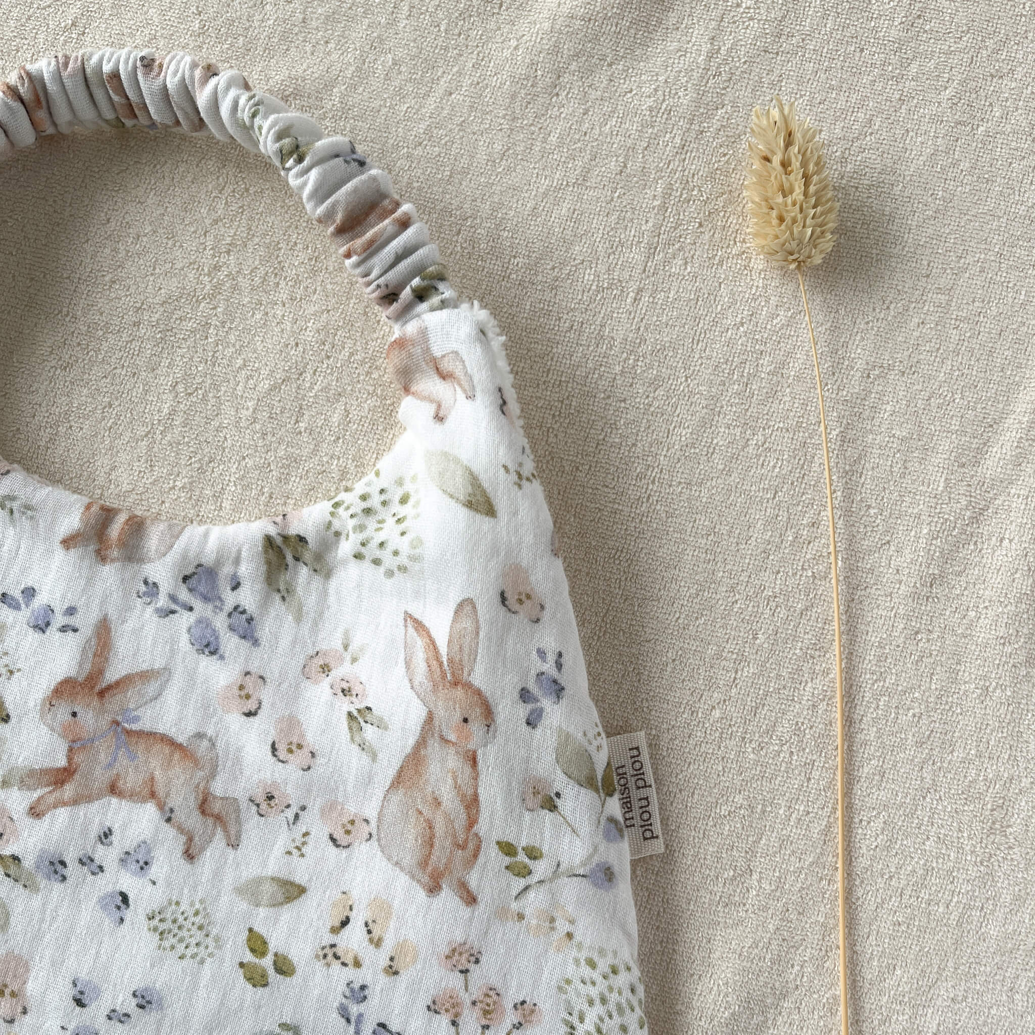 Bavoir cantine enfant et bébé  en double gaze porté – crèche et école fait main Maison Piou Piou