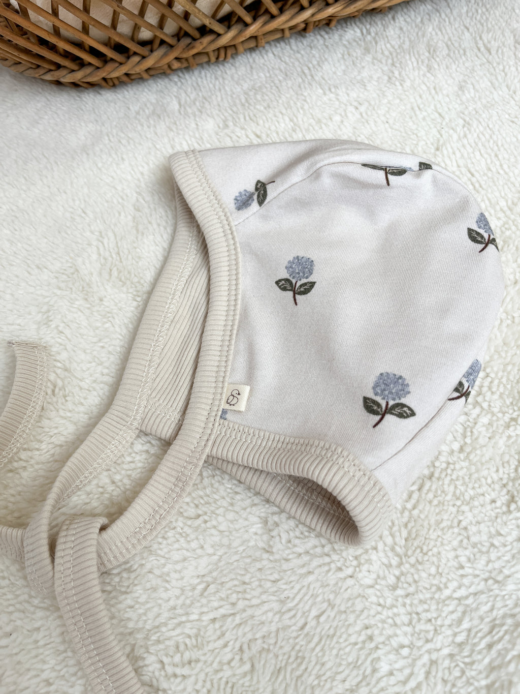 bonnet naissance floral hortensias fait main dans mon atelier