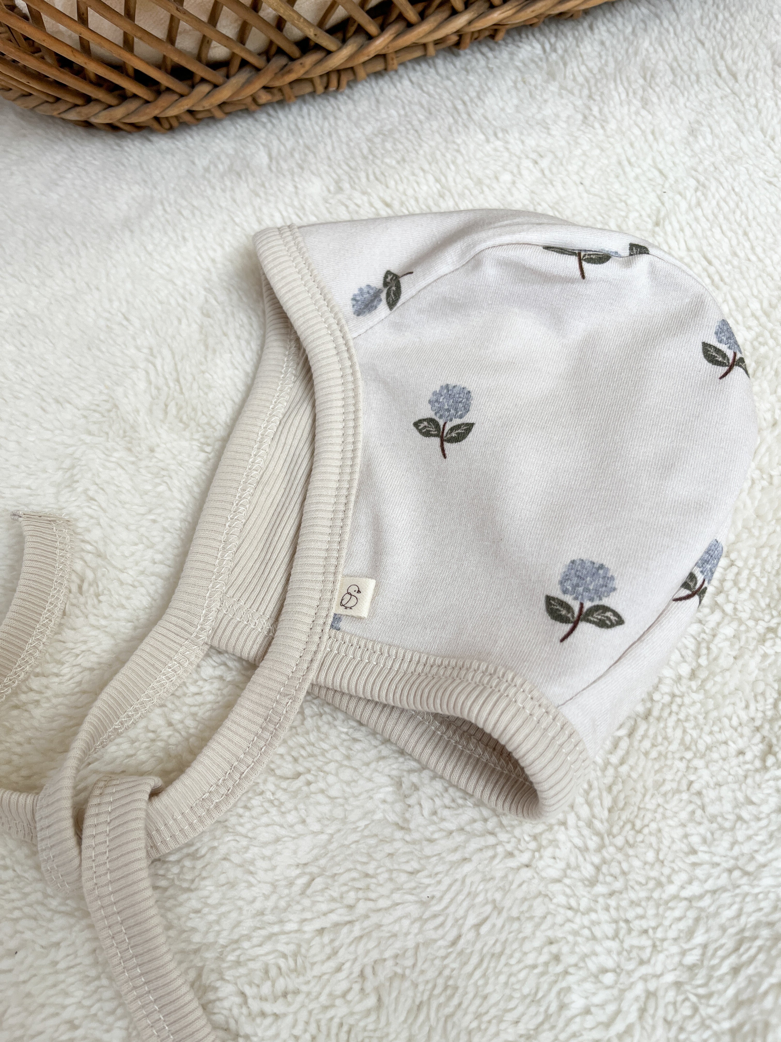 bonnet naissance floral hortensias fait main dans mon atelier