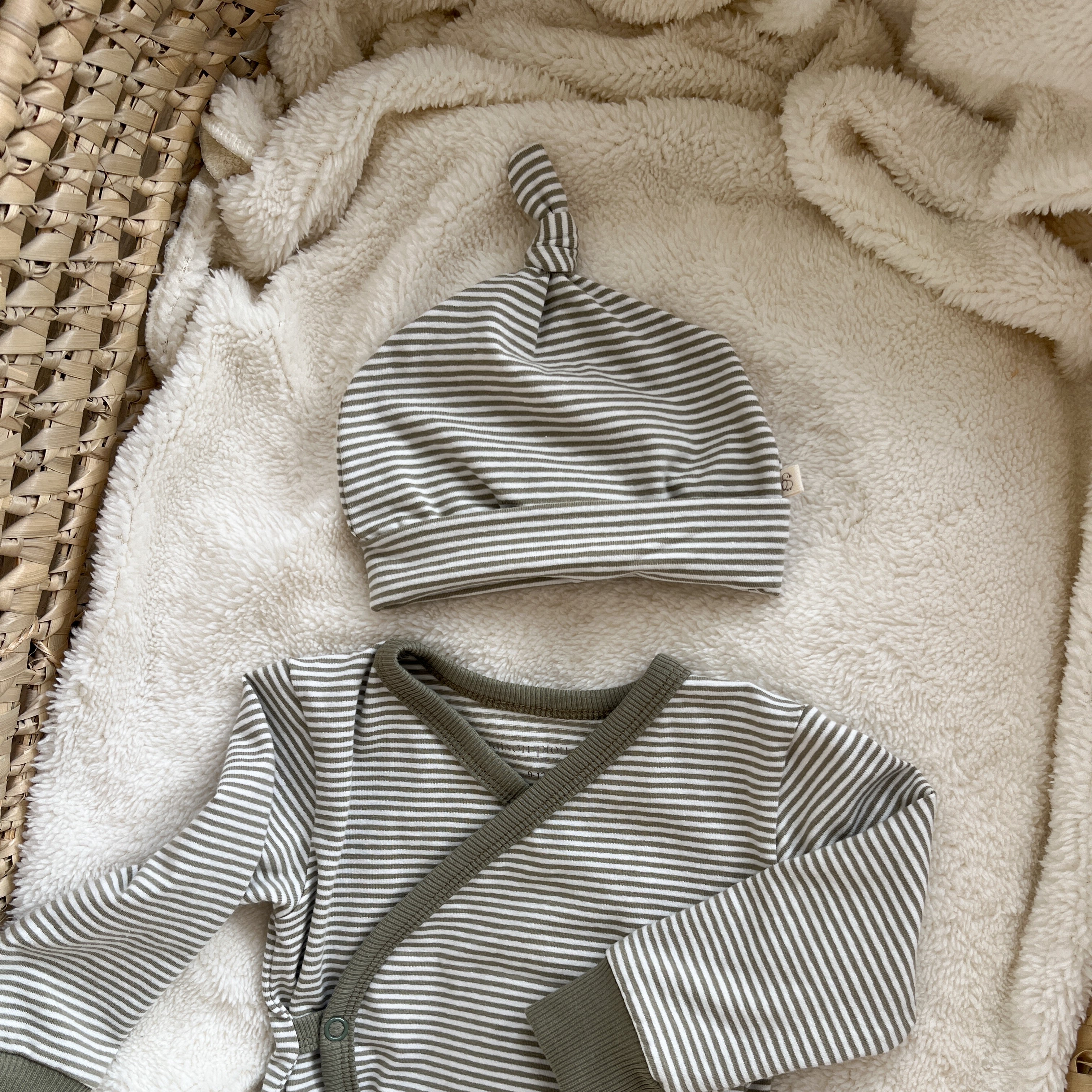 Pyjama bébé en jersey aux rayures olives