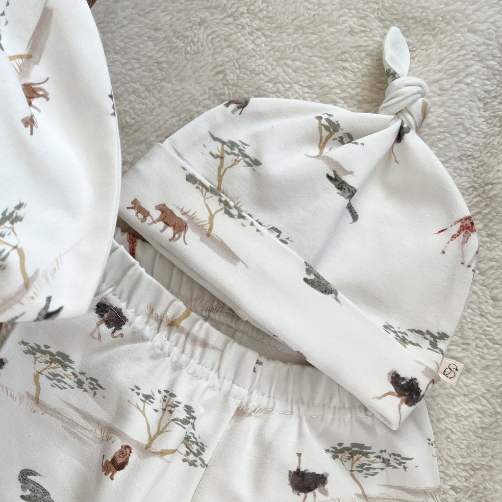 Bonnet bébé garçon à nœud – Jersey motif Savane