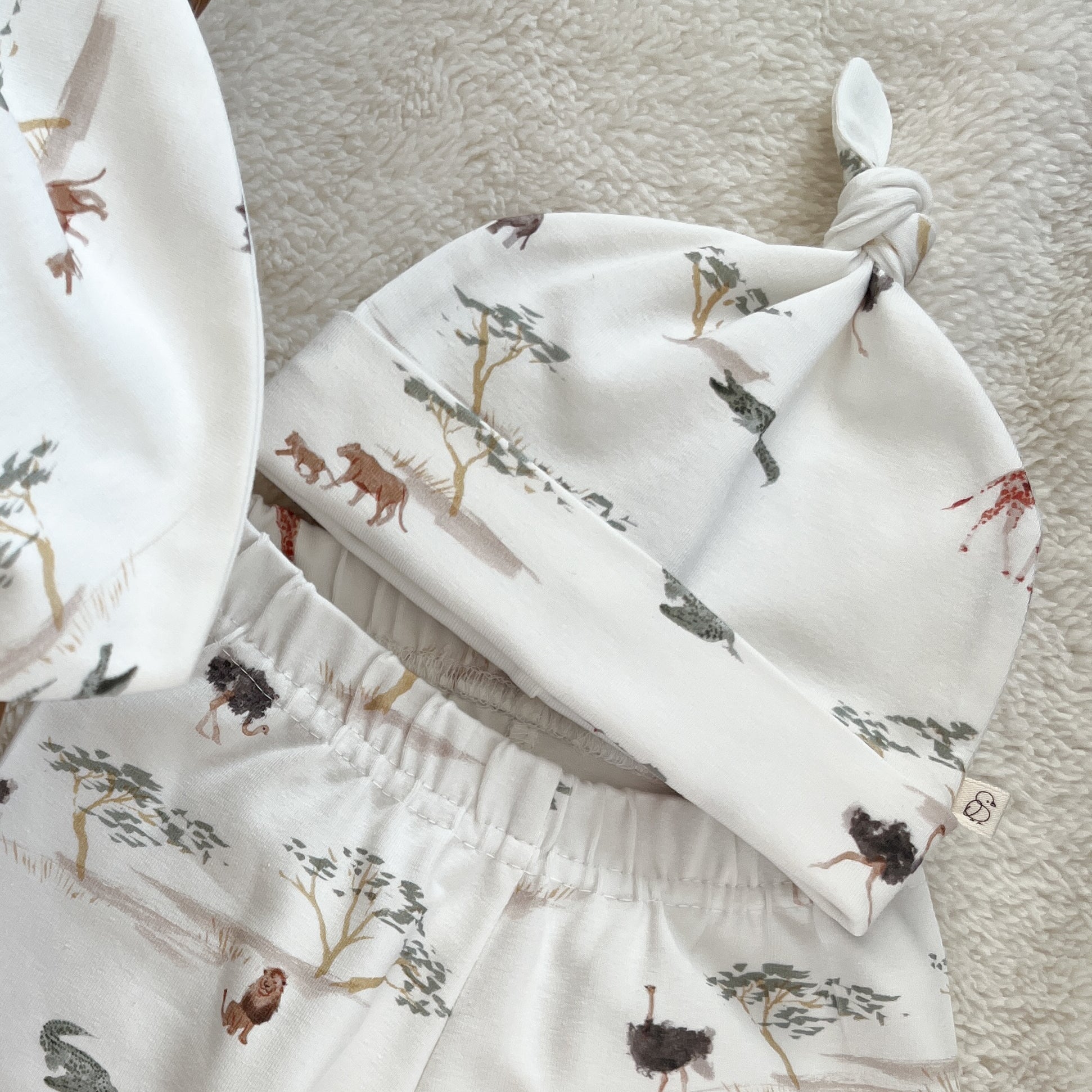 Bonnet bébé garçon à nœud – Jersey motif Savane