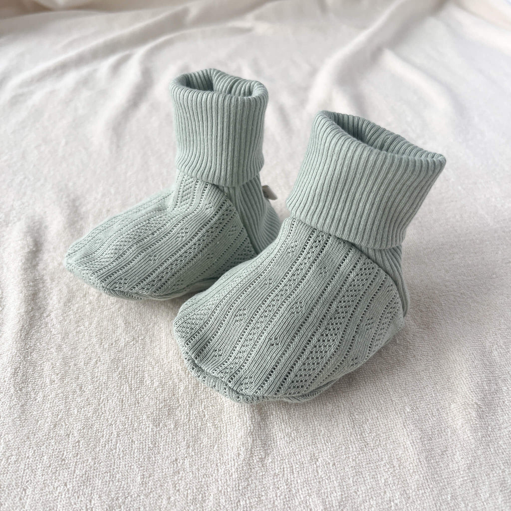 Chaussons en tissu pour bébé en pointelle sauge