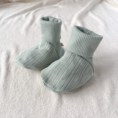 Chaussons en tissu pour bébé en pointelle sauge
