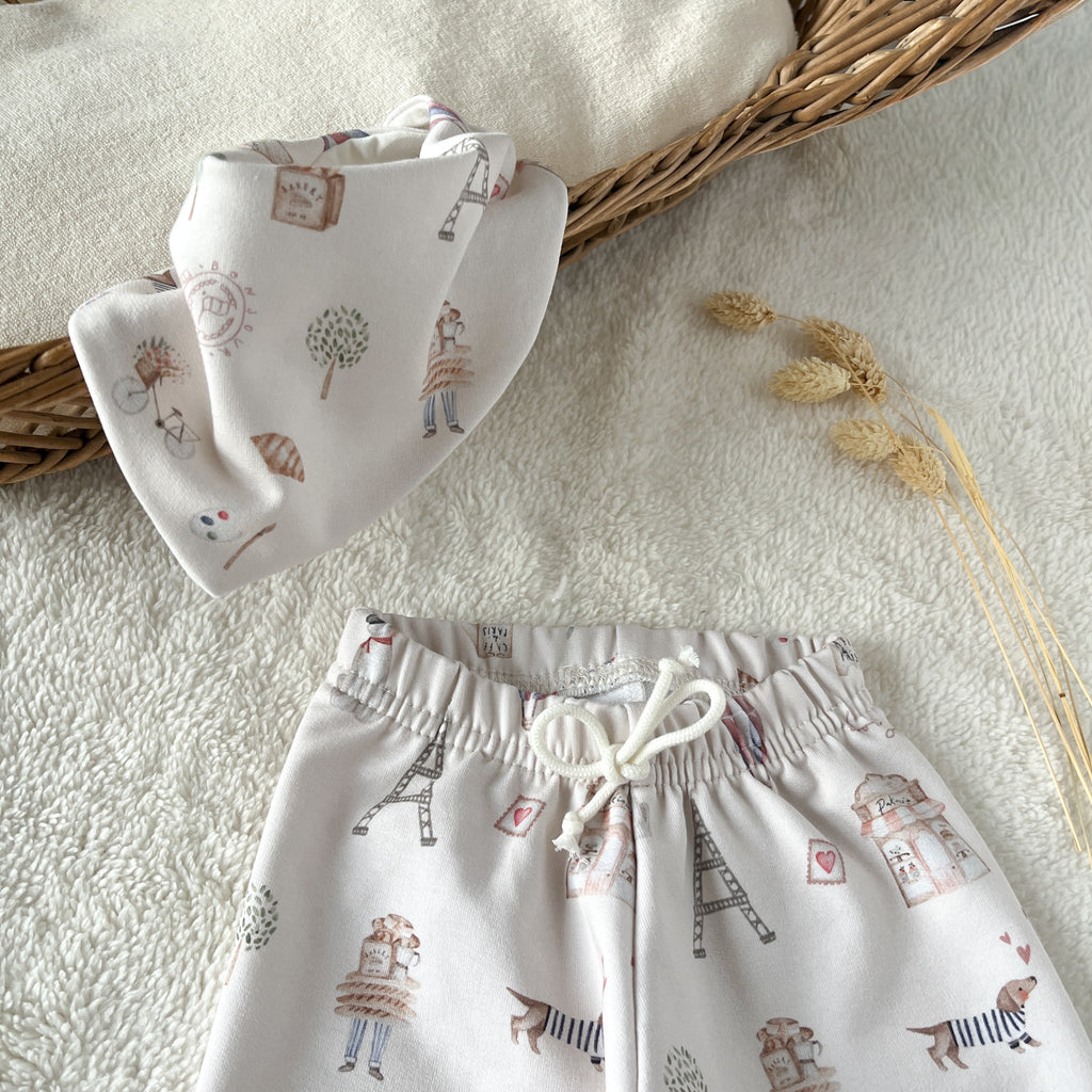 coffret de naissance avec un motif parisien teckel et chiens tour eiffel baguette croissant