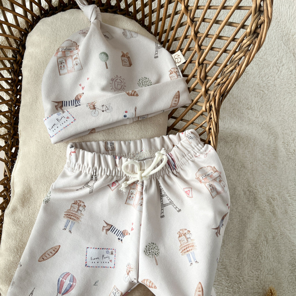 coffret de naissance pantalon et bonnet parisien sweat bouclette