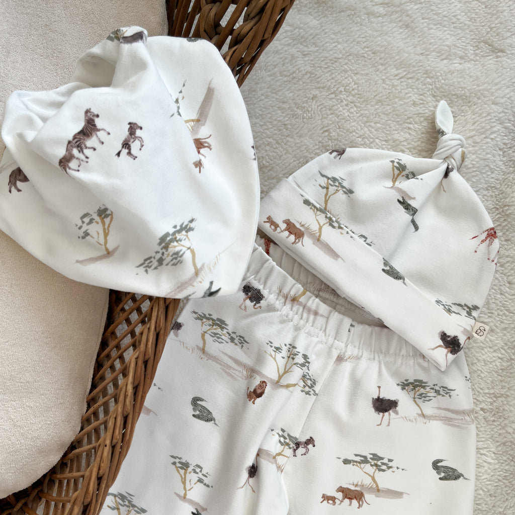 Bonnet bébé garçon à nœud – Jersey motif Savane
