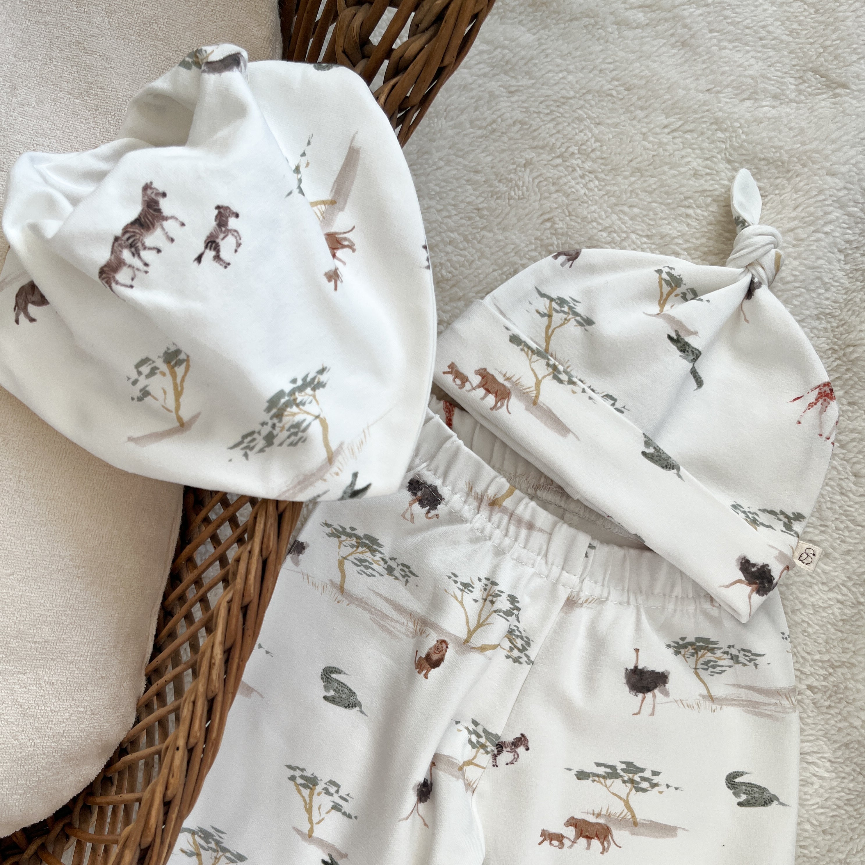 Bonnet bébé garçon à nœud – Jersey motif Savane