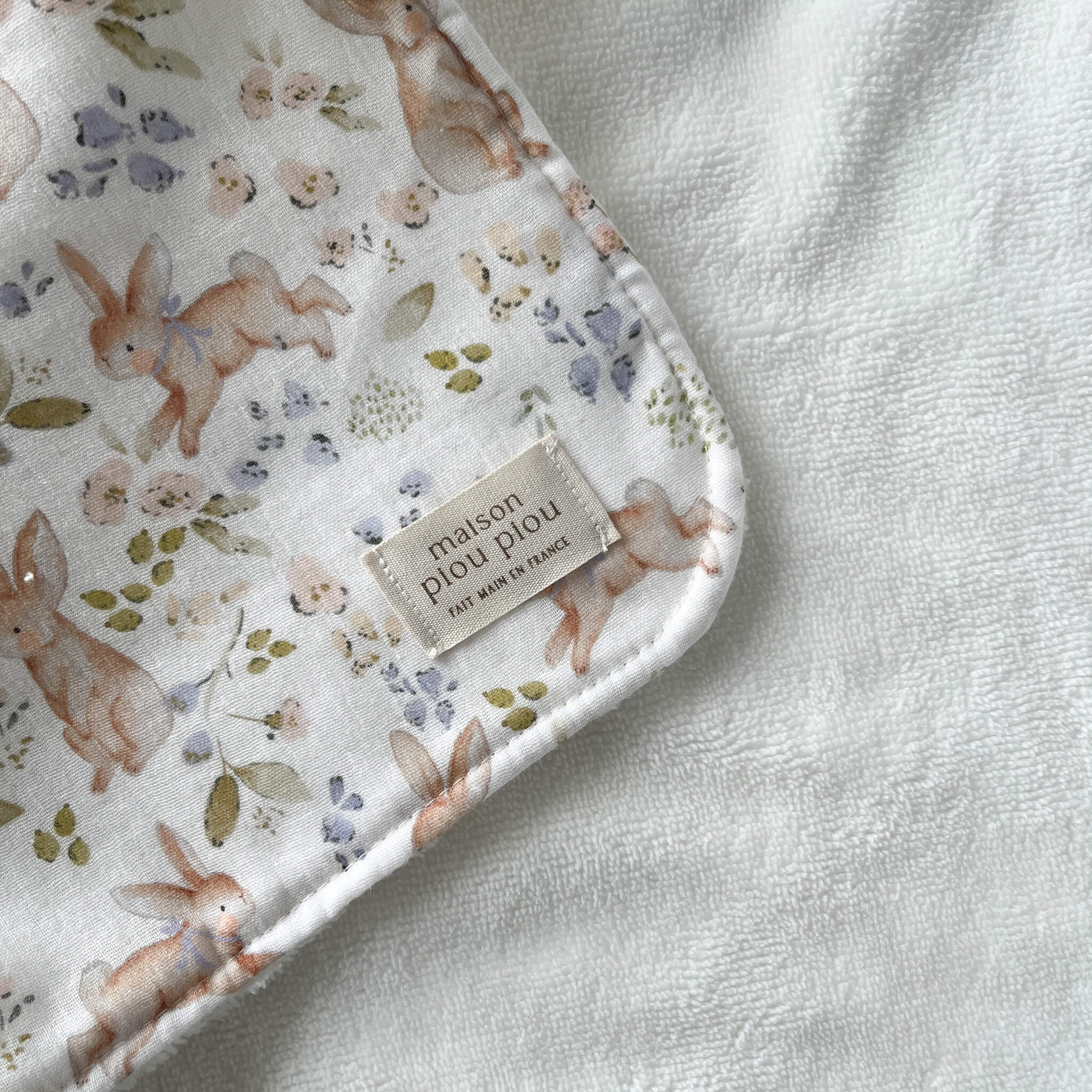 Sortie de bain pour bébé fait main motif lapins