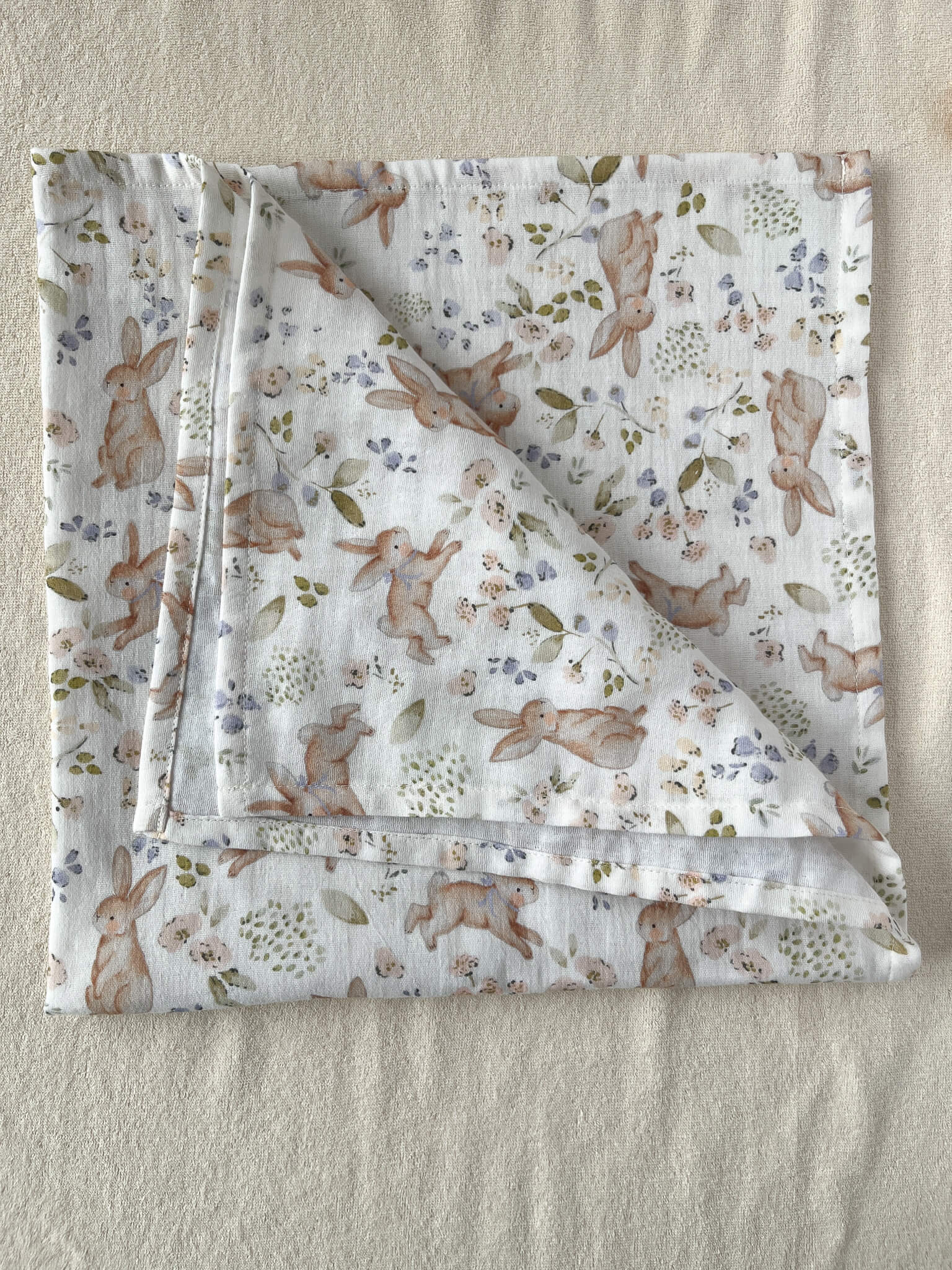 Détail double gaze de coton certifiée Oeko-Tex lange bébé imprimé sur mesure – Maison Piou Piou
