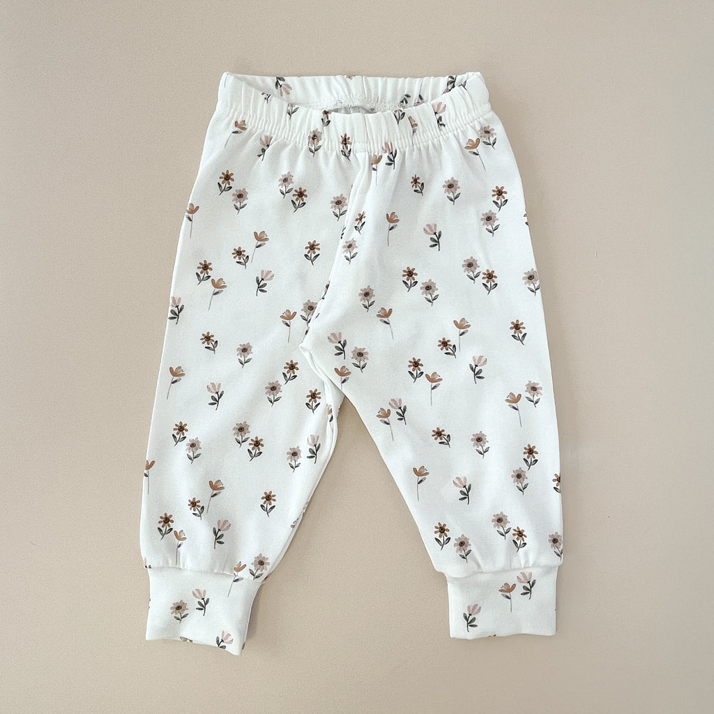 Coffret de naissance bébé fille – Motif Marguerites