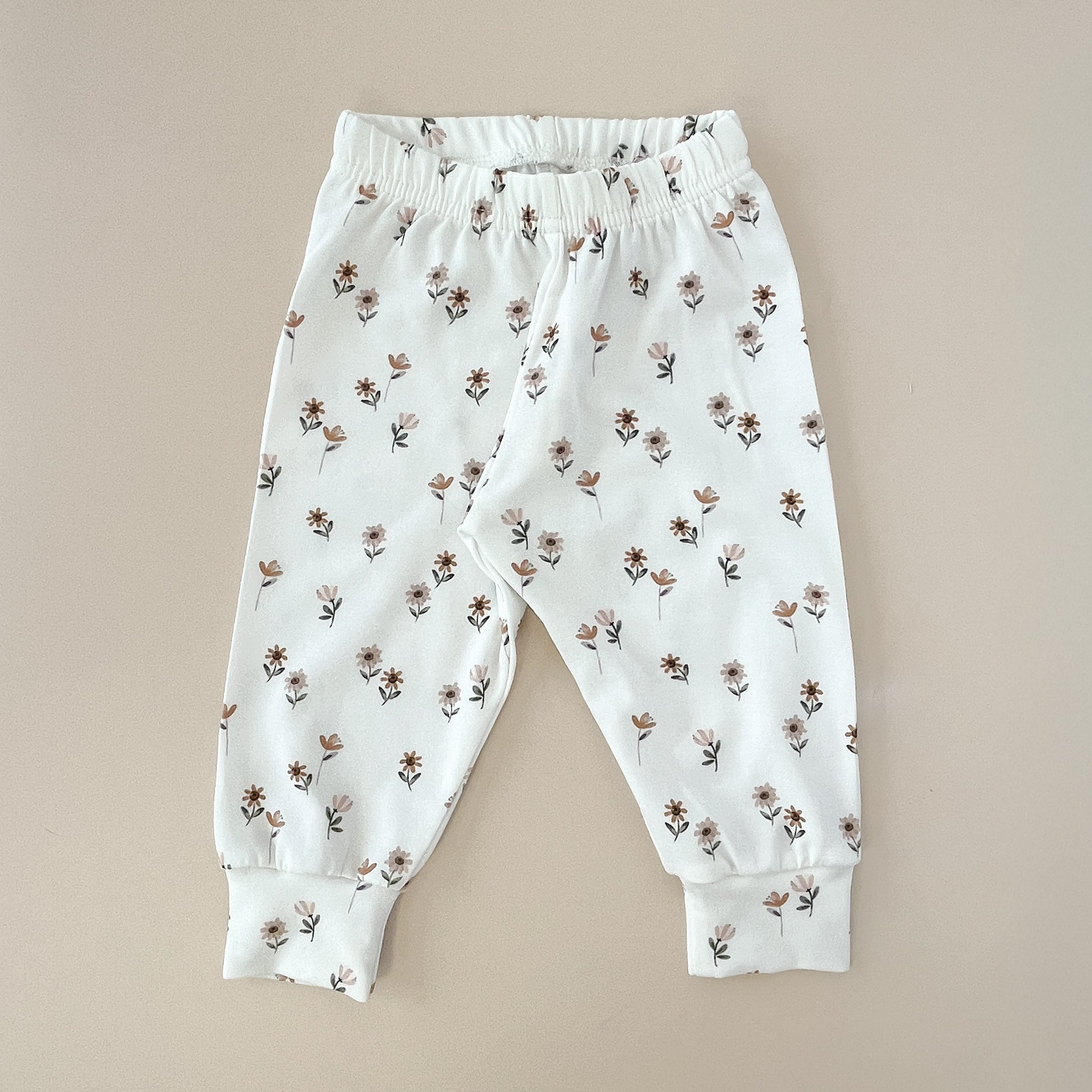 Coffret de naissance bébé fille – Motif Marguerites