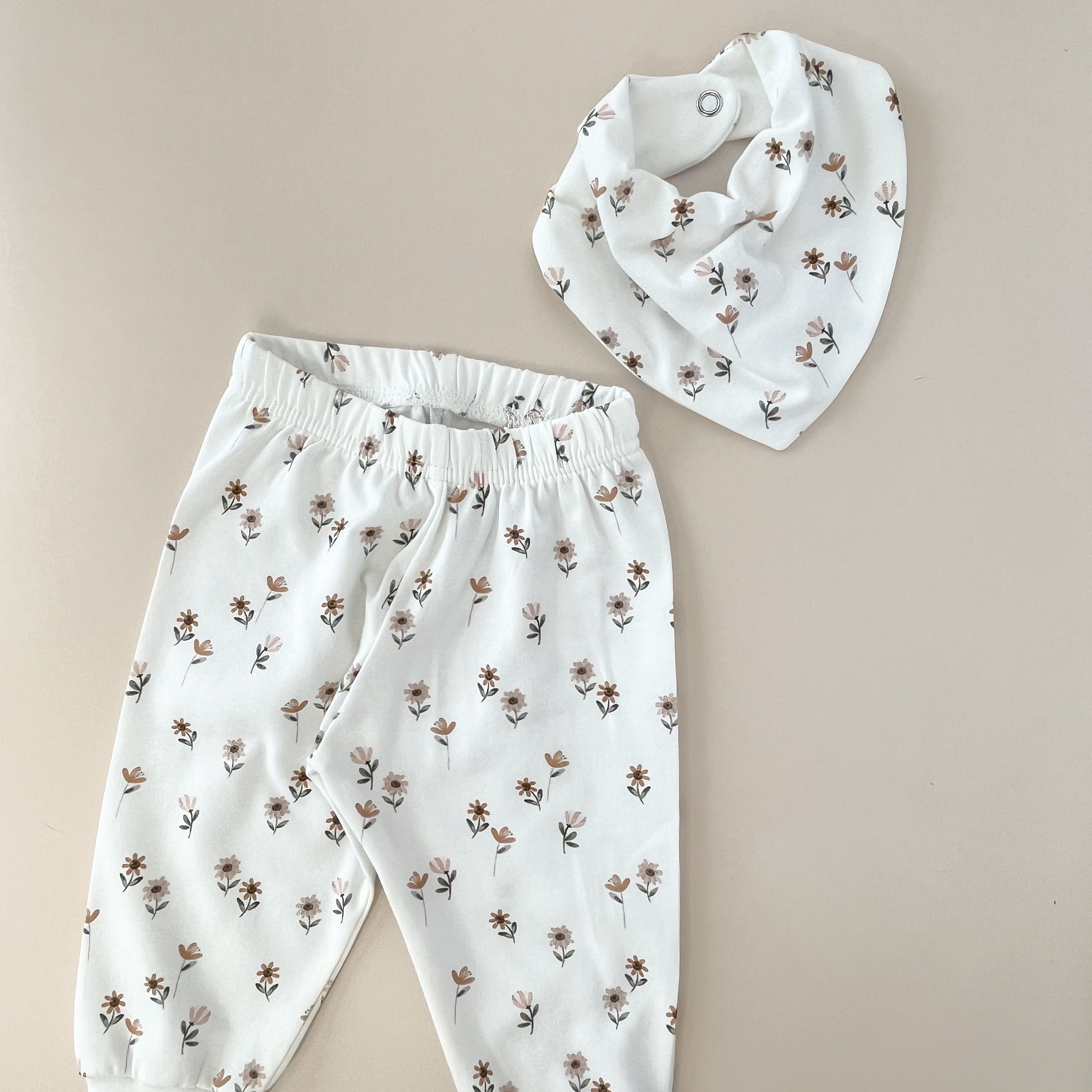 Coffret de naissance bébé fille – Motif Marguerites