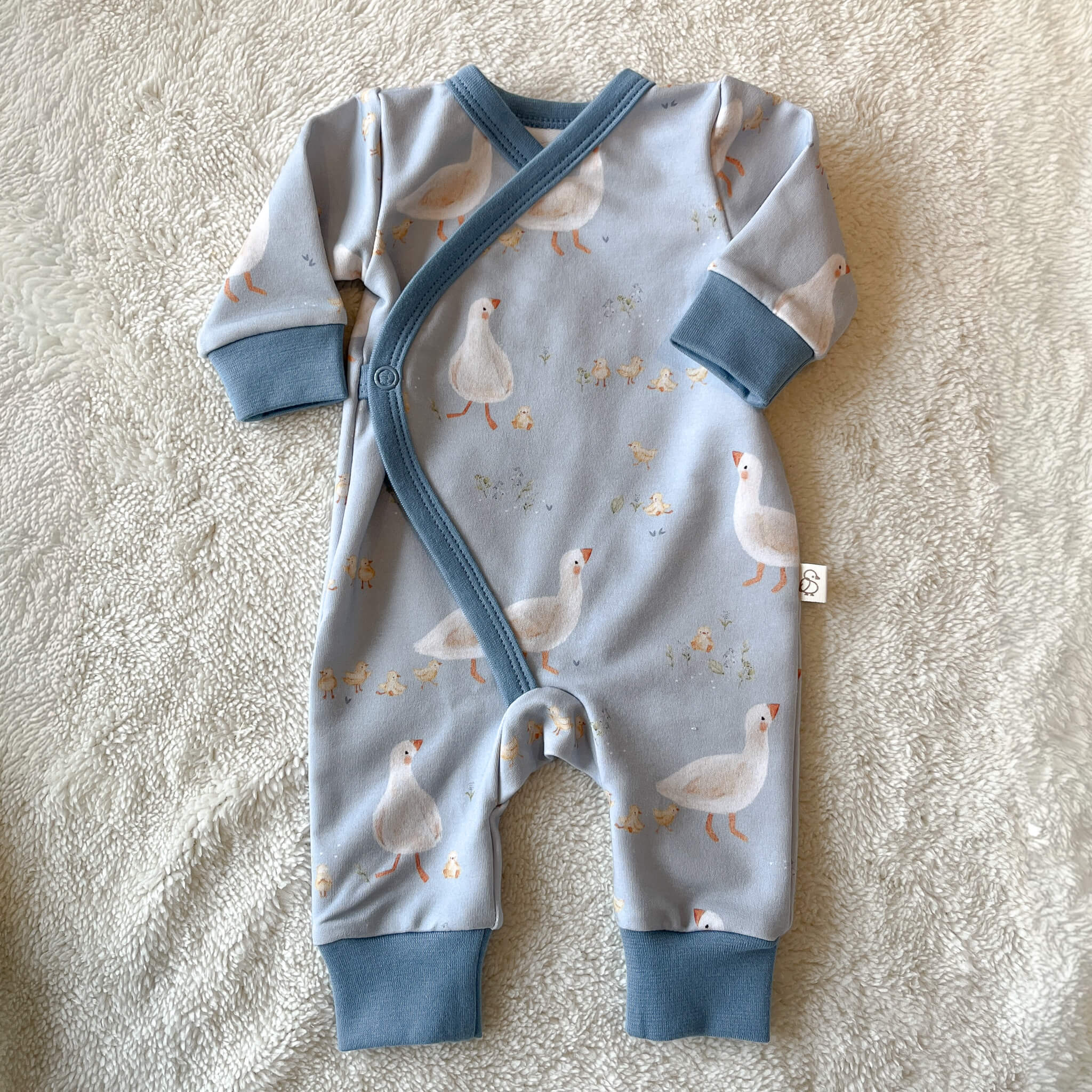 Pyjama bébé motif Oies en sweat bouclette – ouverture par le devant fait main Maison Piou Piou