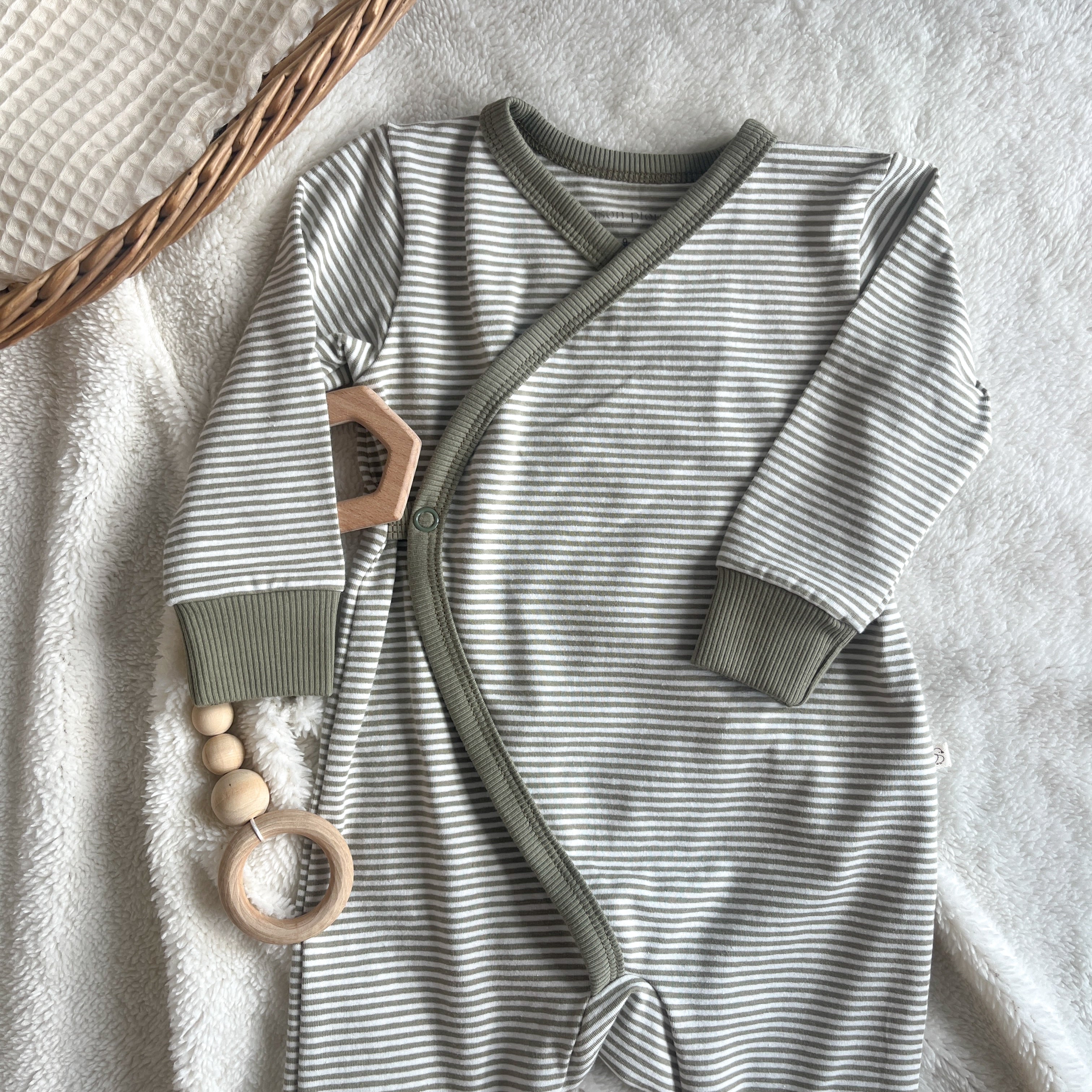 Pyjama bébé en jersey aux rayures olives