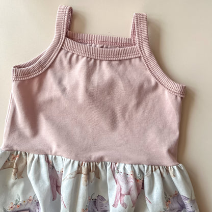 Robe sans manches imprimé dinosaures