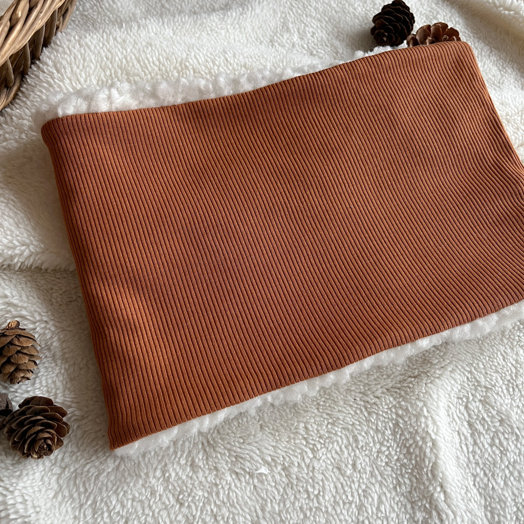 snood bébé et enfant cognac, douillet et artisanal, en jersey Oeko-Tex et sherpa