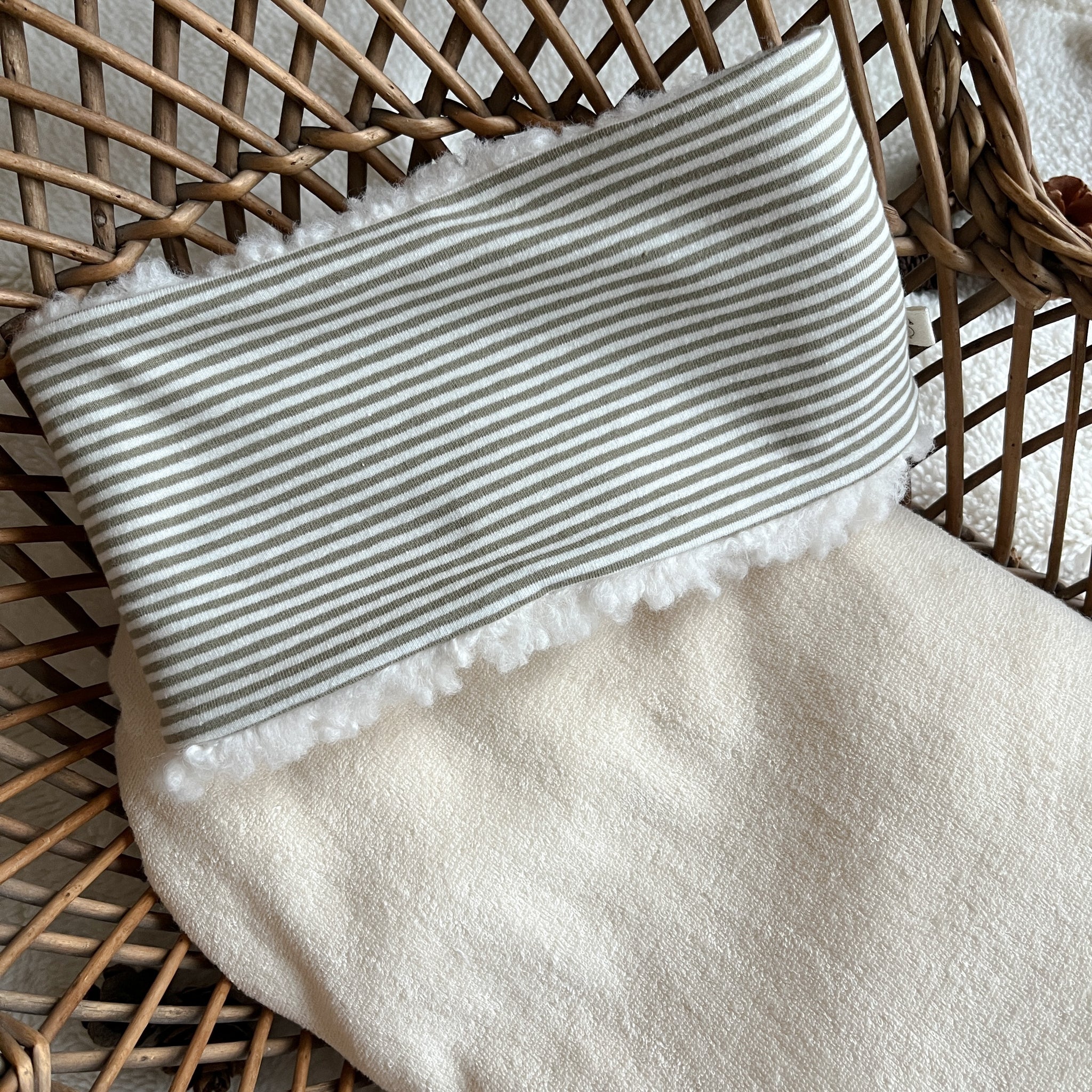 tour de cou bébé et enfant à rayures vertes, en jersey Oeko-Tex doublé de sherpa